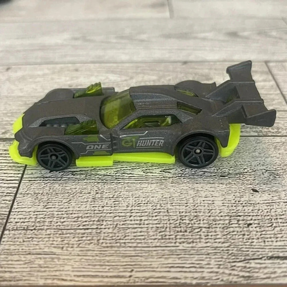 2014 Mattel Hot Wheels GT Hunter Grey Car With Florescent Green Under Carriage - Picture 3 of 9